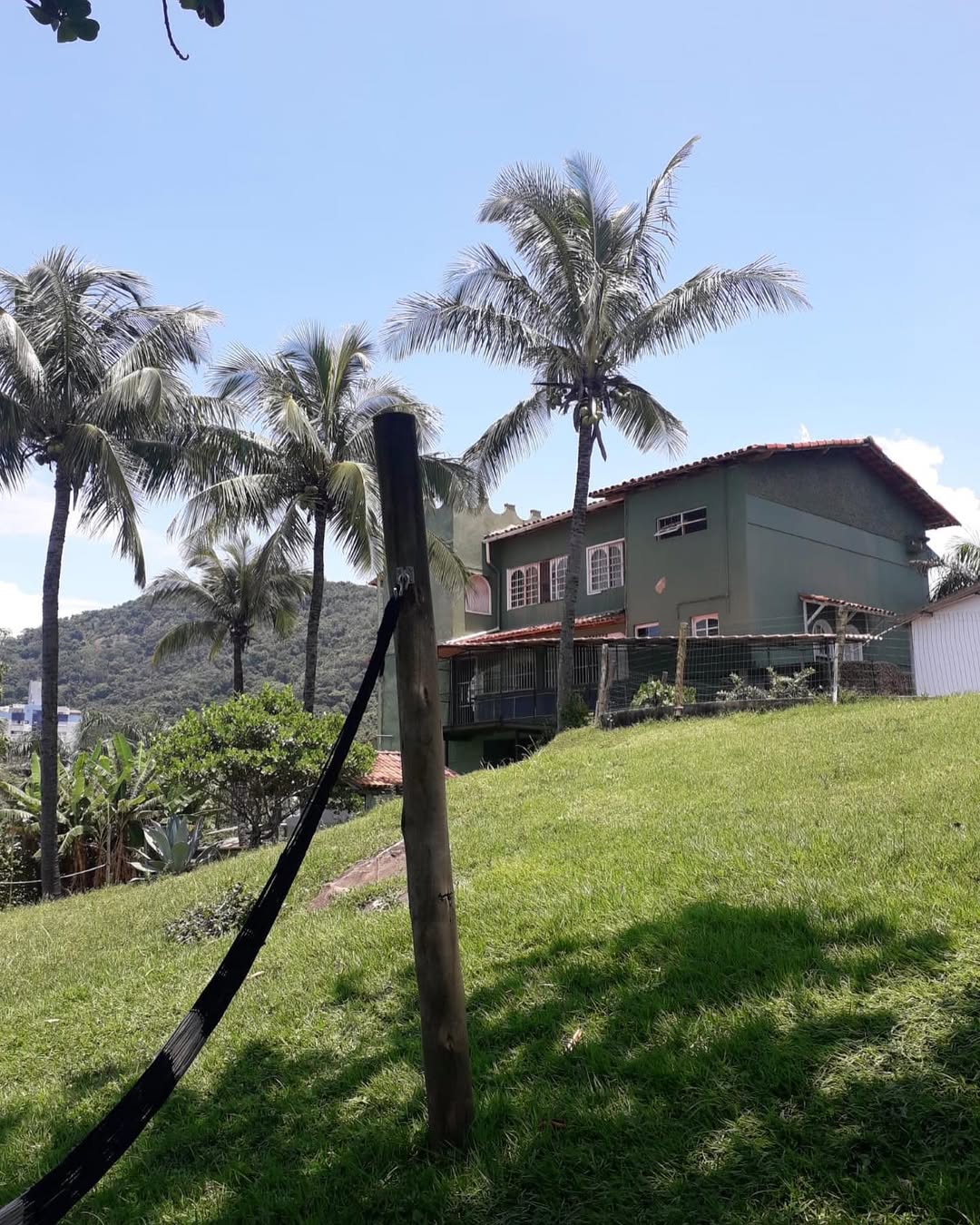 Entra, meu amor, fica à vontadeE diz com sinceridade o que desejas de mimEntra, podes entrar, a .jpg